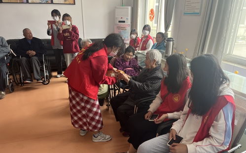 久久相伴又重阳 携手共欢暖夕阳——校团委赴谢家集养老服务中心开展慰问演出暨劳务服务活动